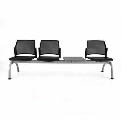 Banca de sala de espera Labenze Replay 108-6104M de 3 plazas con mesa, respaldo multiperforado en polipropileno y estructura tubular gris