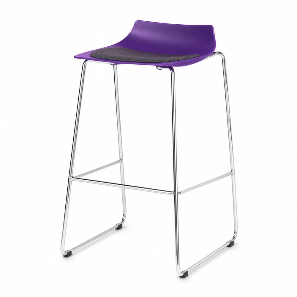 Banco Comercial Estibable con Estructura Trineo en Cold Rolled - VERSA STYLE - Estructura Blanco - Asiento en Polipropileno con Asiento Tapizado - AL-3025T - VERSA - NOGAL BEAT - Banco Comercial