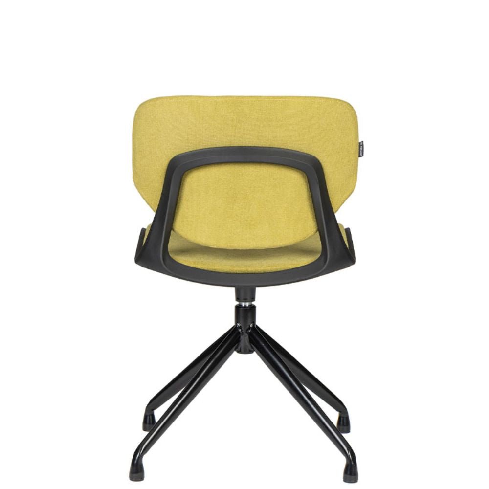 Silla de visita BRATTI VELA SPIDER con cuerpo de polipropileno negro y base giratoria tipo spider.