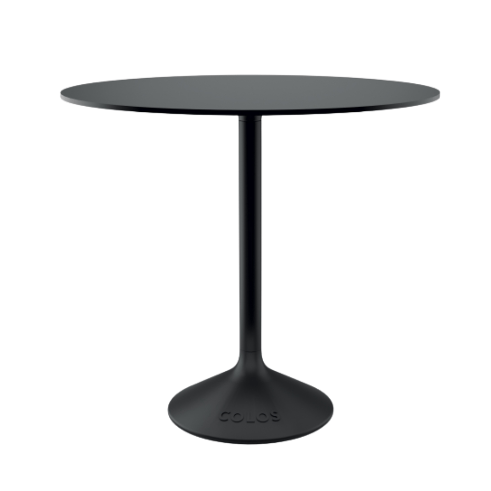 Mesa cuadrada Colos Stato B/T-800 con base de acero fundido y cubierta HPL para exterior.