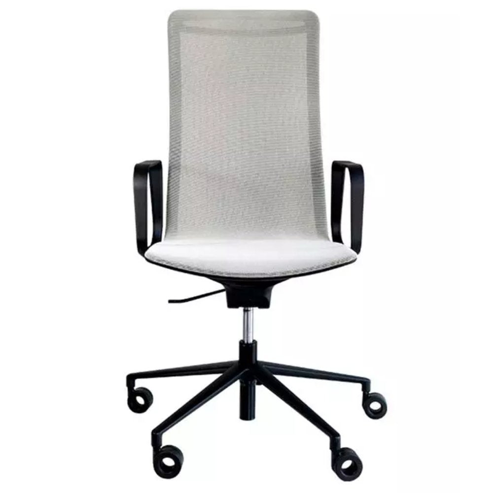 Silla ejecutiva Requiez Rail RE-3030 con respaldo alto reclinable en mesh y brazos de poliamida.