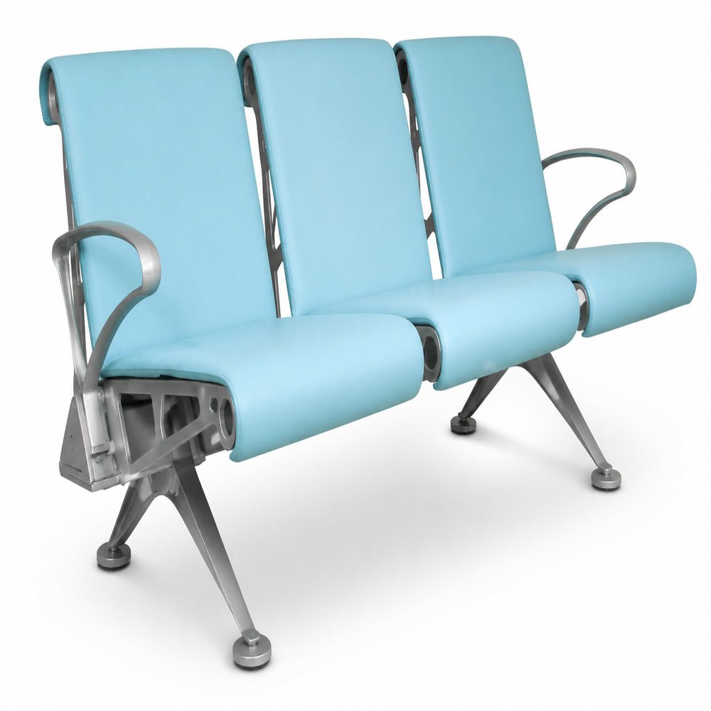 Banca de Visita para Oficina Sky Tres Plazas Pintura Horneada Color Gris - VERSA ALTUS SKY TAPIZADA - Estructura Aluminio - Asiento y Respaldo en Dos Piezas de Lamina - BT-ST0903 - VERSA - NOGAL BEAT - Banca de Visita