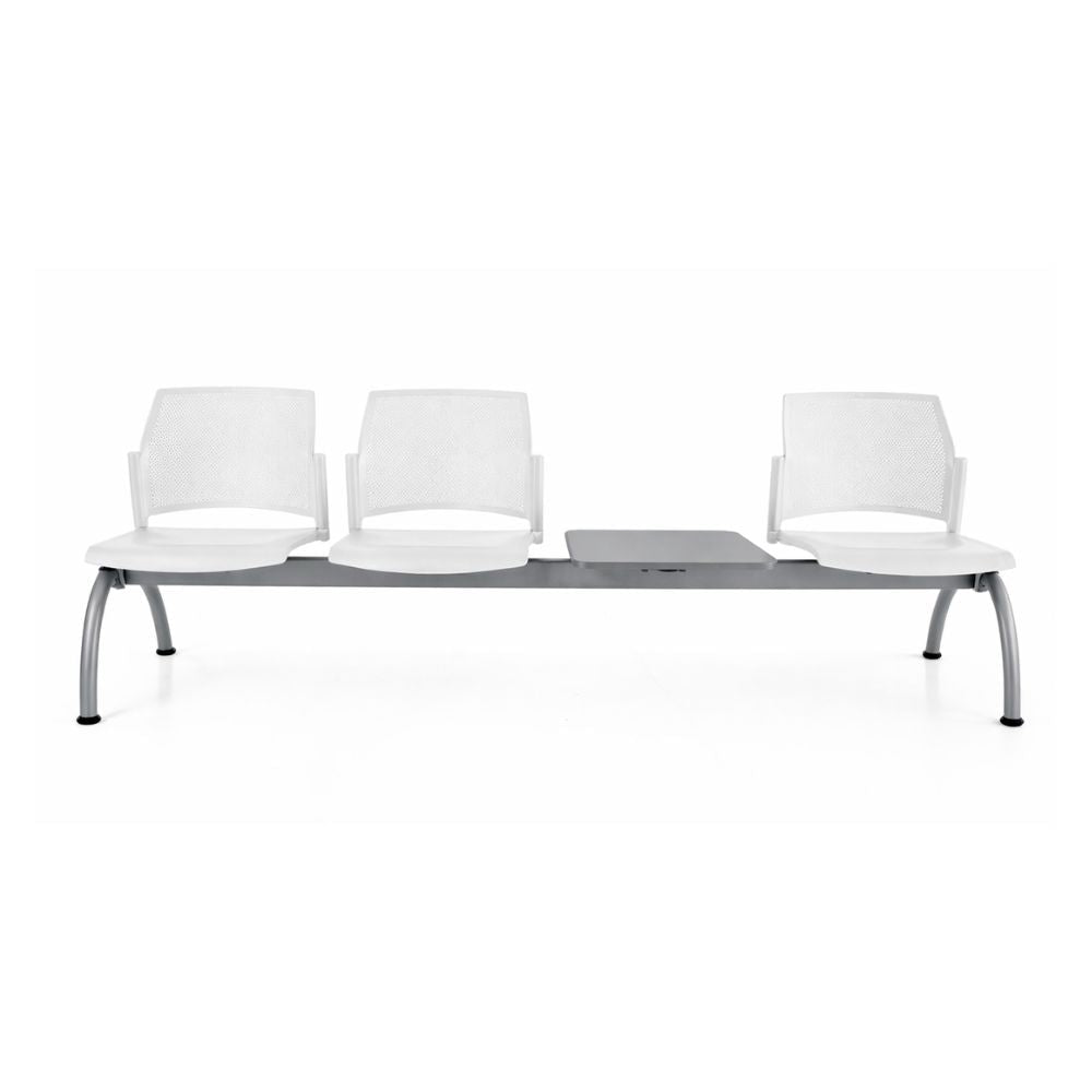 Banca de sala de espera Labenze Replay 108-6104M de 3 plazas con mesa, respaldo multiperforado en polipropileno y estructura tubular gris