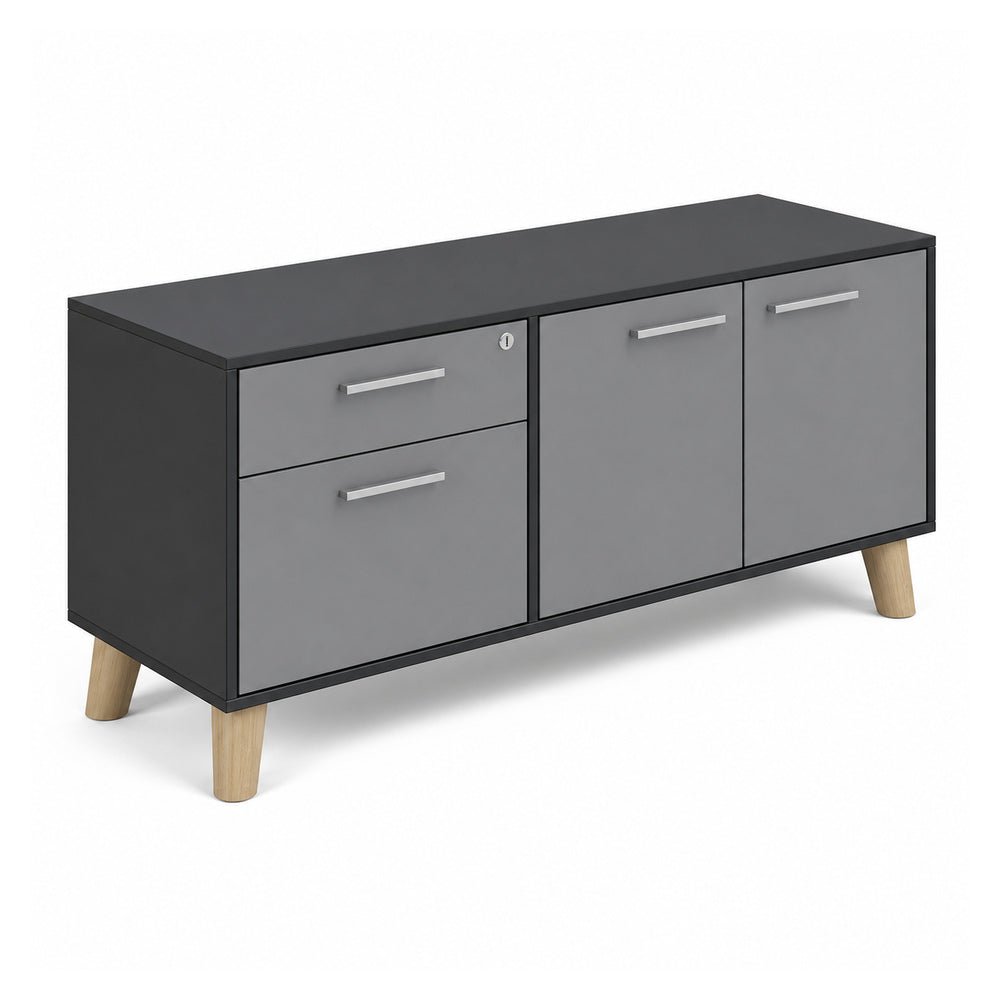Credenza Baja Izquierda - VERSA DASH - Estructura Negra - Frente 120 cm - Patas de Madera de Haya y Puertas - DS-814I - VERSA - NOGAL BEAT - Credenza