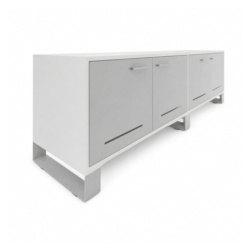 Credenza para Oficina Baja con Puertas Metálicas con Cerradura (2) - VERSA AXIO - Blanco/Gris - Frente 180 cm y Altura 57 cm - Entrepaños Internos Melamínicos Ajustables - AO-832 - VERSA - NOGAL BEAT - Credenza