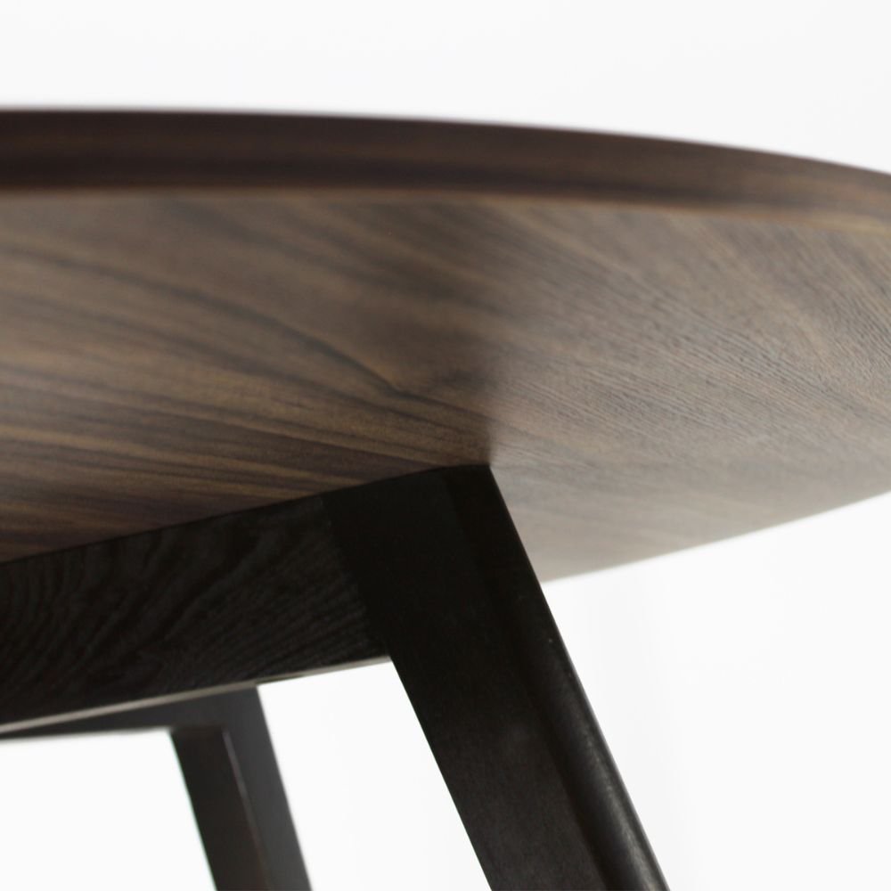 Mesa redonda KINGSTRONG FRANKFURT de madera color nogal con superficie circular