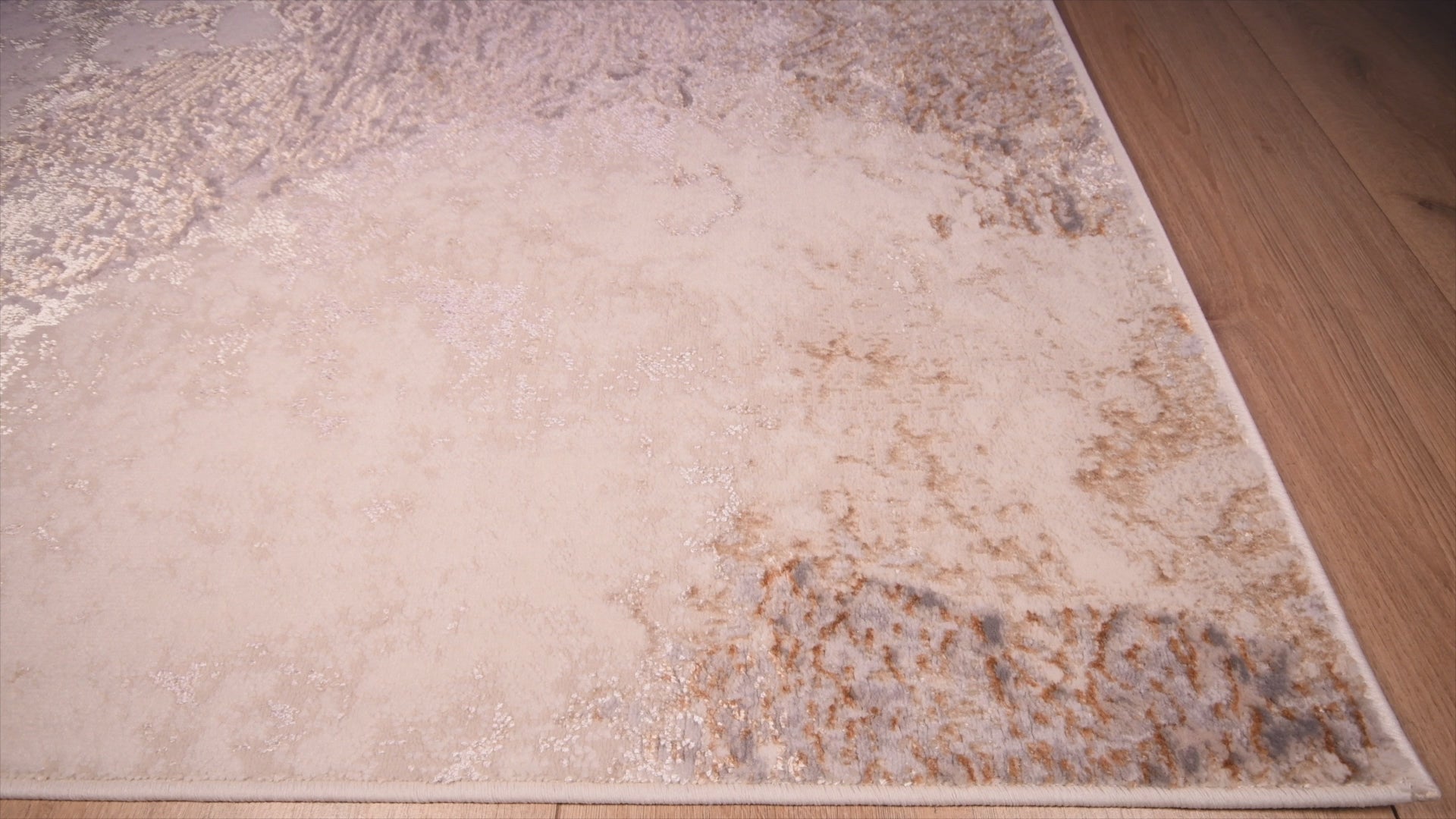 Tapete decorativo colección Terra T9035 rectangular de poliéster y polipropileno pelo corto en crema y oro