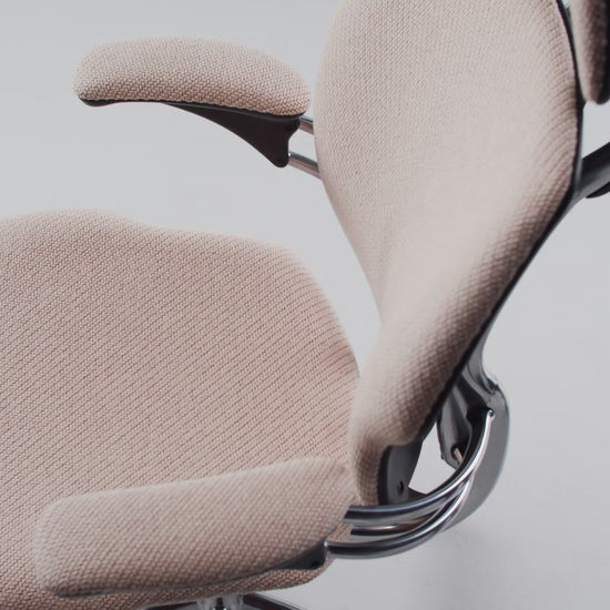 Silla de Oficina Directiva Ergonómica - HUMANSCALE FREEDOM - Color del Tejido 0113 - Respaldo Alto y Asiento Tapizado Sillas Directivas Sillas De Oficina Uso Directivo Sillas Ejecutivas Mobiliario Directivo Sillas De Liderazgo Confort Ejecutivo Ergonomía Ejecutiva Diseño Ejecutivo Calidad Ejecutiva Estilo Directivo Sillas Premium Soluciones Ejecutivas Espacios Directivos Innovación Directiva Sillas Para Directivos