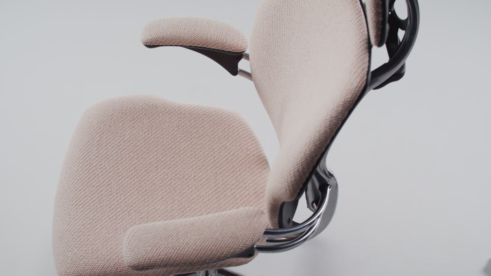 Silla de Oficina Directiva Ergonómica - HUMANSCALE FREEDOM - Color del Tejido 0113 - Respaldo Alto y Asiento Tapizado Sillas Directivas Sillas De Oficina Uso Directivo Sillas Ejecutivas Mobiliario Directivo Sillas De Liderazgo Confort Ejecutivo Ergonomía Ejecutiva Diseño Ejecutivo Calidad Ejecutiva Estilo Directivo Sillas Premium Soluciones Ejecutivas Espacios Directivos Innovación Directiva Sillas Para Directivos