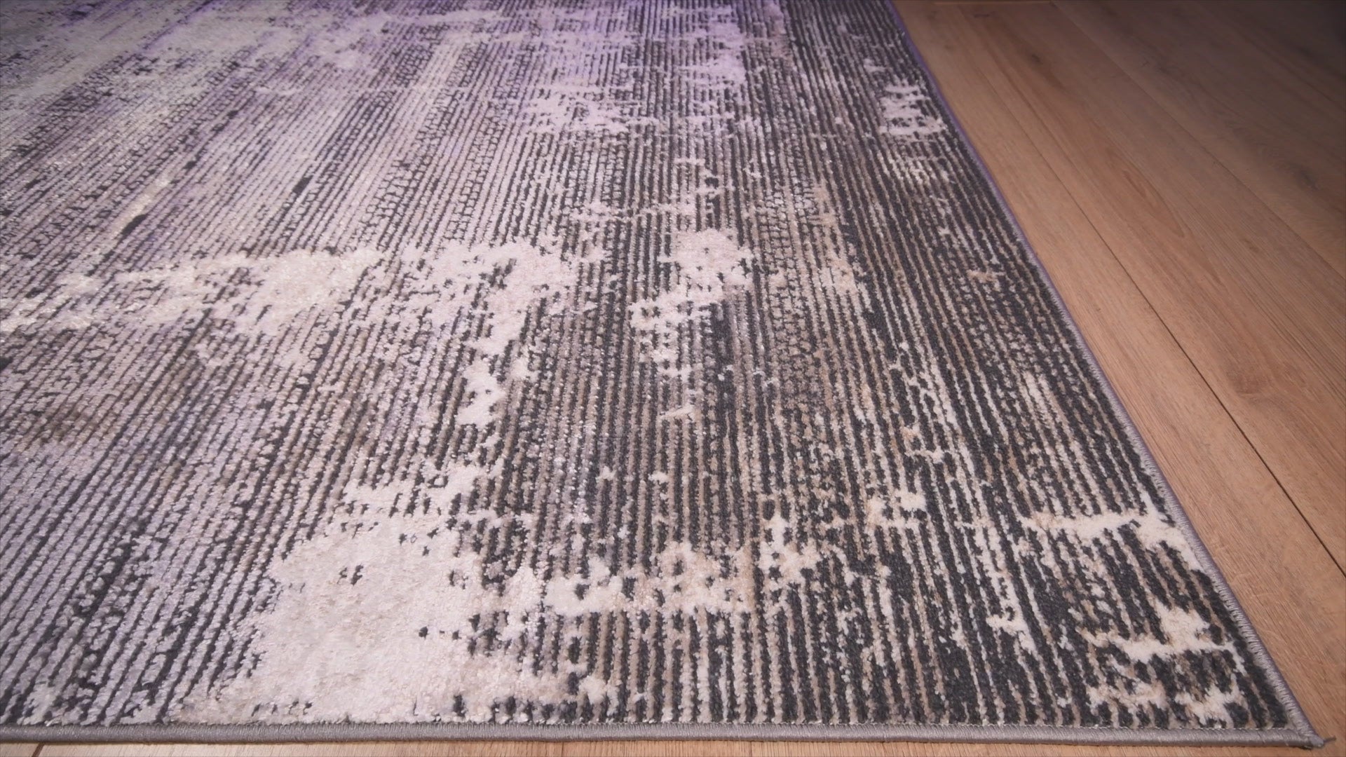 Tapete decorativo colección Jasmine rectangular en poliéster gris con negro de pelo corto