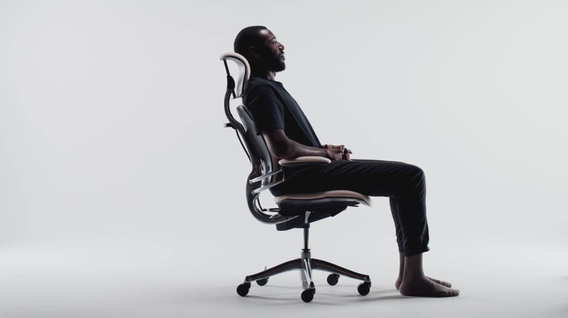 Silla de Oficina Directiva Ergonómica - HUMANSCALE FREEDOM - Color del Tejido 0113 - Respaldo Alto y Asiento Tapizado Sillas Directivas Sillas De Oficina Uso Directivo Sillas Ejecutivas Mobiliario Directivo Sillas De Liderazgo Confort Ejecutivo Ergonomía Ejecutiva Diseño Ejecutivo Calidad Ejecutiva Estilo Directivo Sillas Premium Soluciones Ejecutivas Espacios Directivos Innovación Directiva Sillas Para Directivos