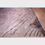 Tapete decorativo Adara T2256 rectangular de poliéster con patrón gris, crema y oro