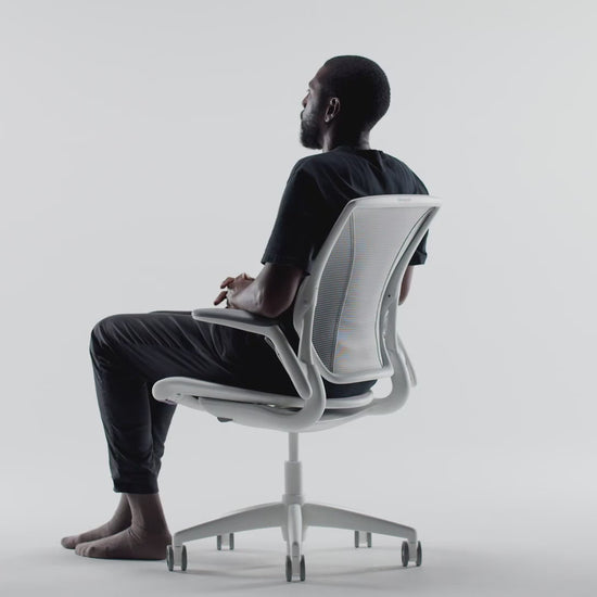 Silla de Oficina Operativa Ergonómica - HUMANSCALE WORLD - Color de Malla y Tejido White 01 - Asiento Tapizado Silla Operativa Silla Ergonómica Silla De Oficina Silla Ajustable Silla Con Respaldo Bajo Silla Funcional Silla De Alta Calidad Oficina Espacio Laboral Área De Trabajo Sala De Reuniones Sala De Conferencias Centro De Trabajo Espacio Corporativo Estación De Trabajo Cubículo De Oficina Espacio De Coworking Área Administrativa Departamento De Recursos Humanos Centro De Llamadas Sala De Espera