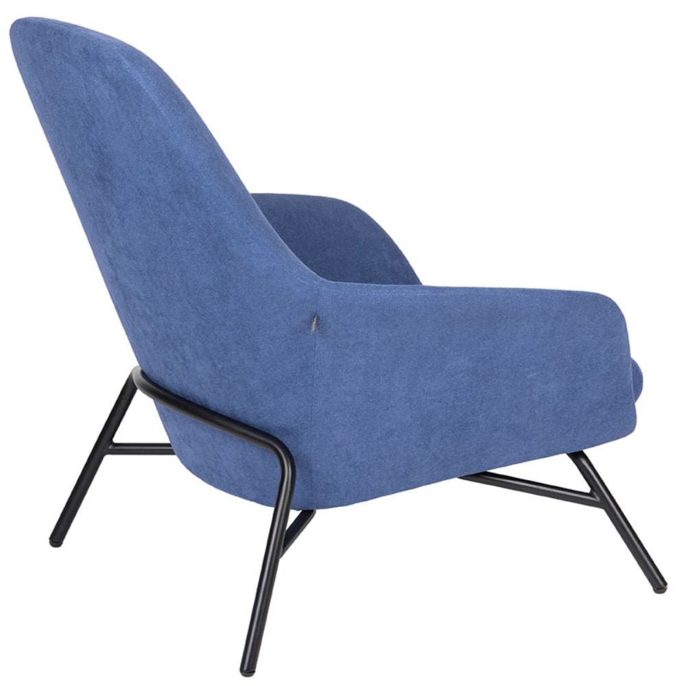 Sillón Bratti Glam de una plaza tapizado con base metálica negra de cuatro puntas
