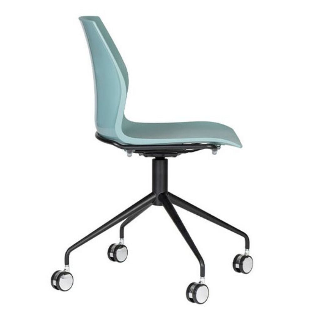 Silla secretarial Bratti Kalea con estructura de polipropileno, asiento tapizado y base metálica giratoria