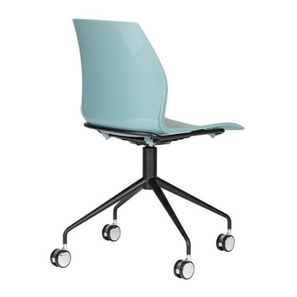 Silla secretarial Bratti Kalea con estructura de polipropileno, asiento tapizado y base metálica giratoria