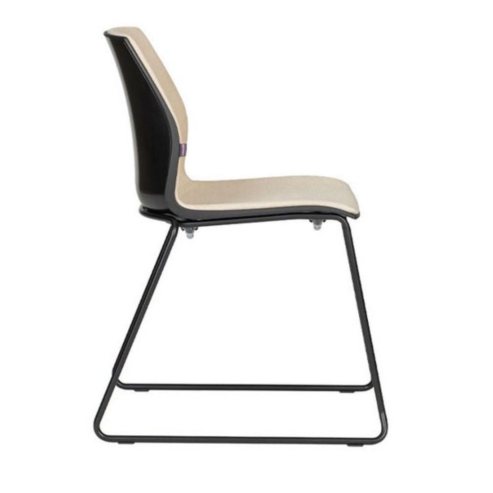 Silla de visita Bratti Kalea con carcasa de polipropileno tapizada y trineo metálico negro en varios colores