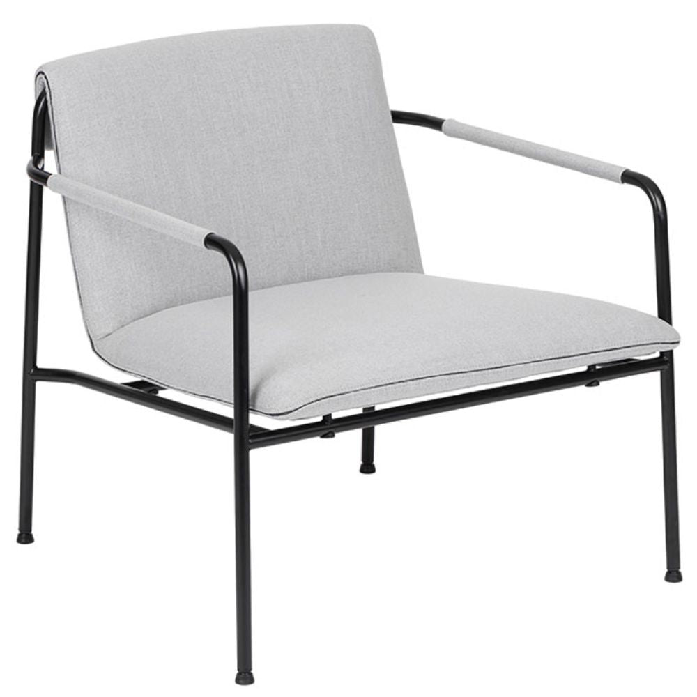 Silla ocasional Bratti Quest con cuerpo de polipropileno tapizado en tela y base metálica de cuatro puntas