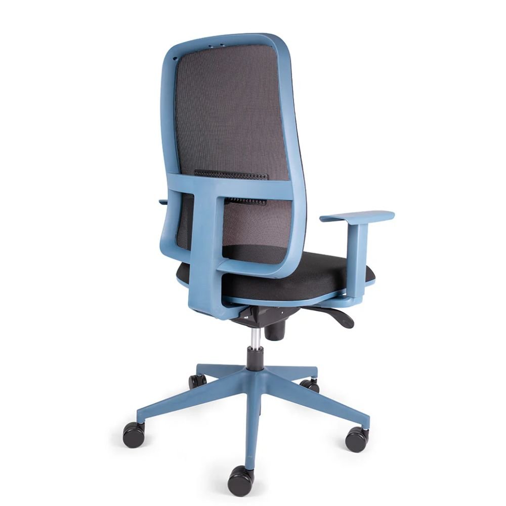 Silla ejecutiva OFFIHO BLAZE OHE-23 azul profundo con respaldo en malla y soporte lumbar ajustable.