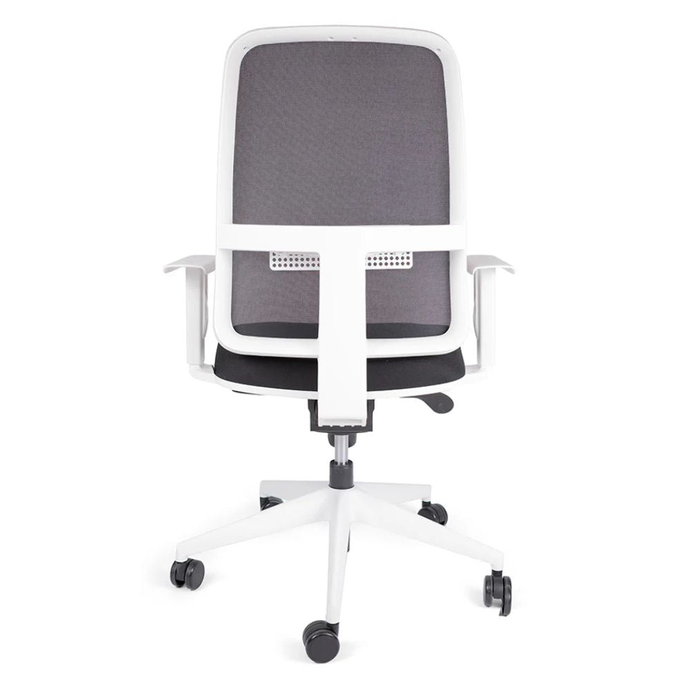 Silla ejecutiva OFFIHO BLAZE OHE-23 blanca con respaldo en malla y soporte lumbar ajustable.
