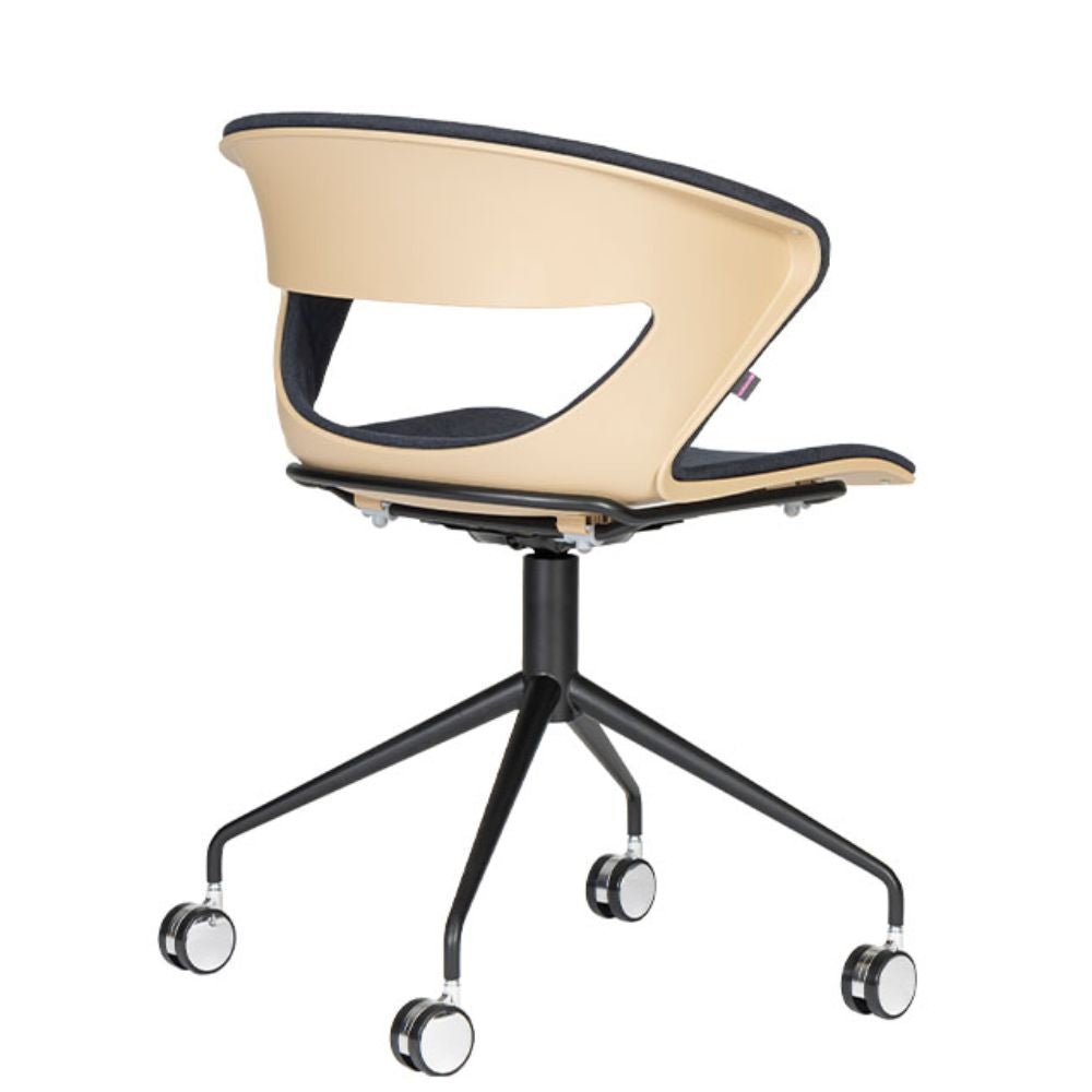 Silla de oficina secretarial Techno Kicca en polipropileno tapizado con base de metal negro y rodajas