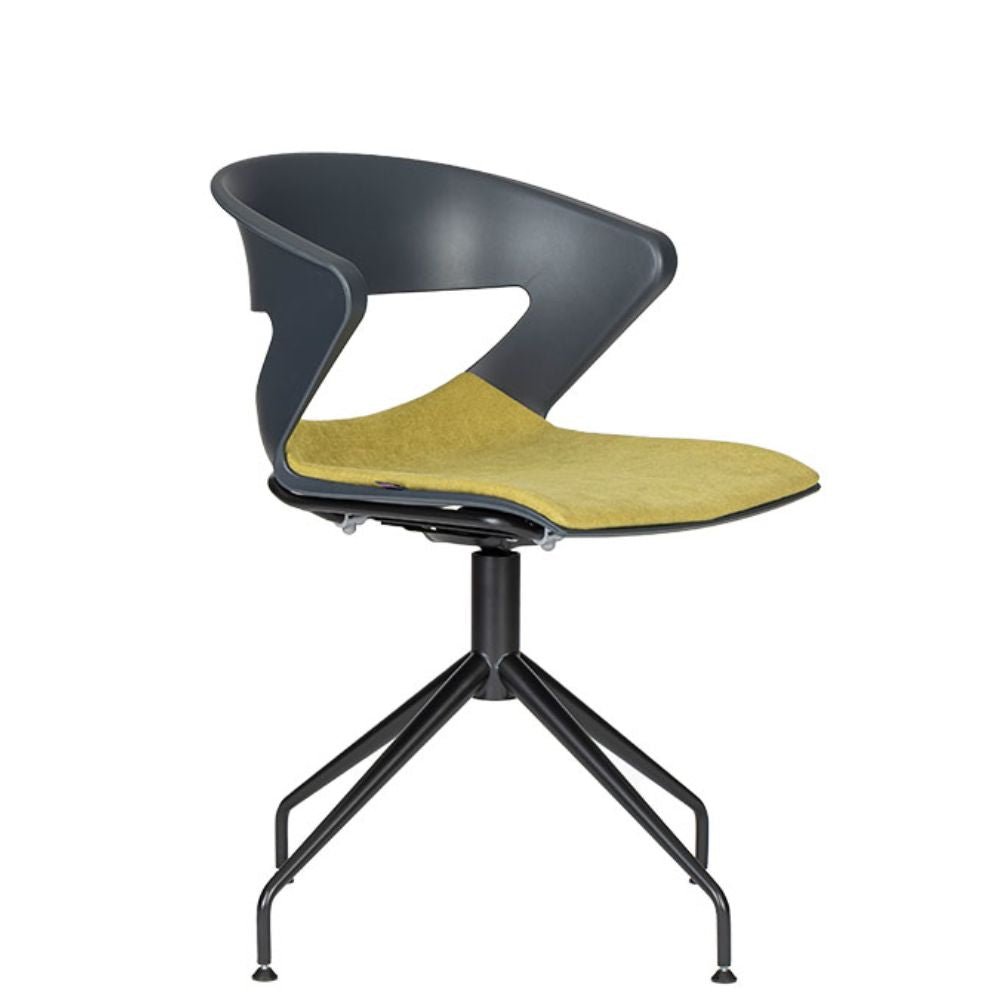 Silla de visita Techno Kicca Spider con cuerpo de polipropileno tapizado y base metálica negra de cuatro puntas