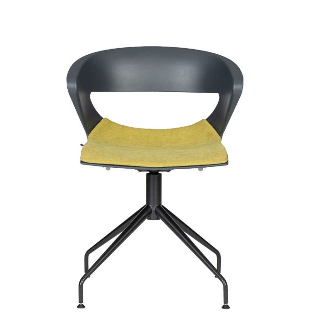 Silla de visita Techno Kicca Spider con cuerpo de polipropileno tapizado y base metálica negra de cuatro puntas