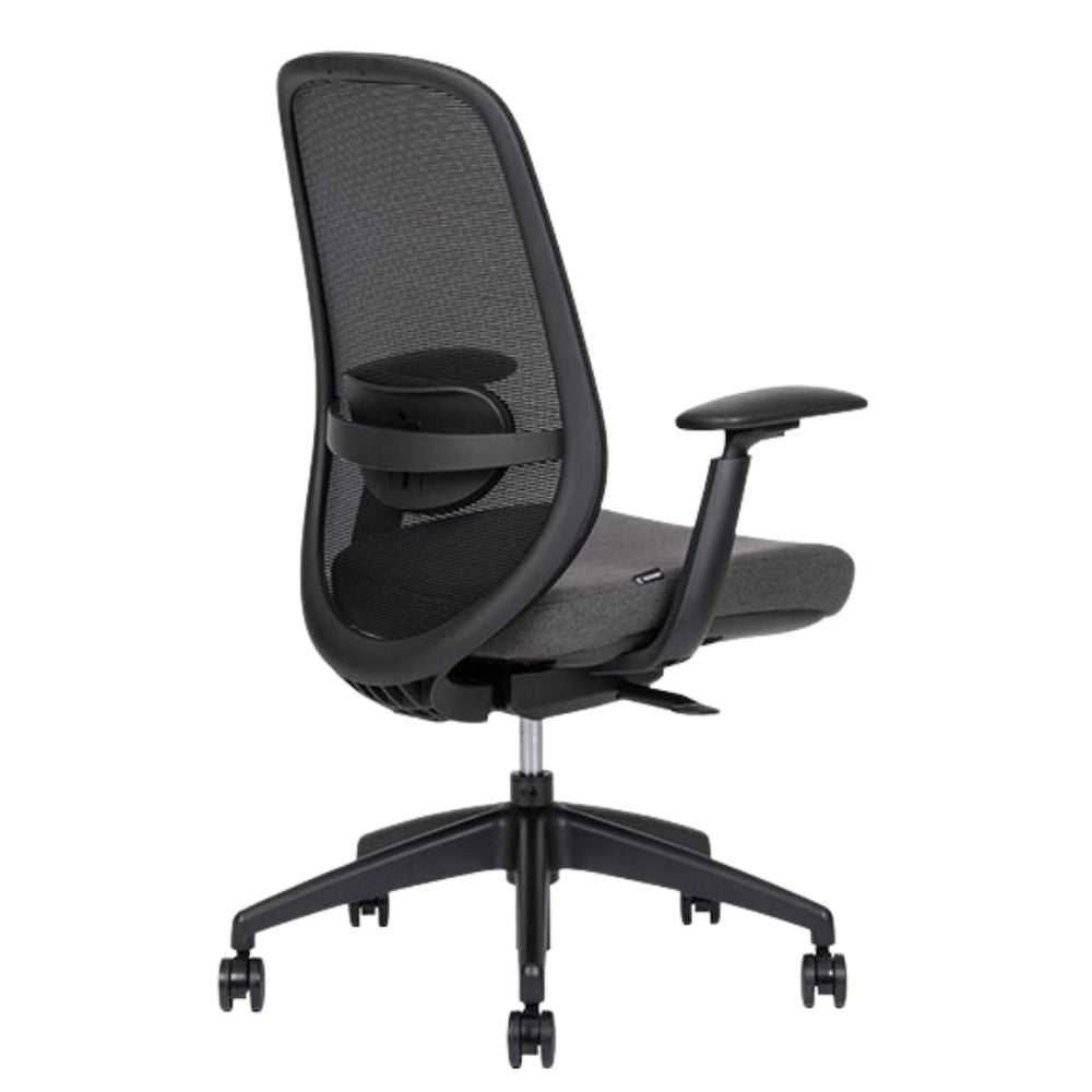 Silla operativa Techno Spirit Express Black de respaldo bajo en malla negra, asiento tapizado y base de nylon