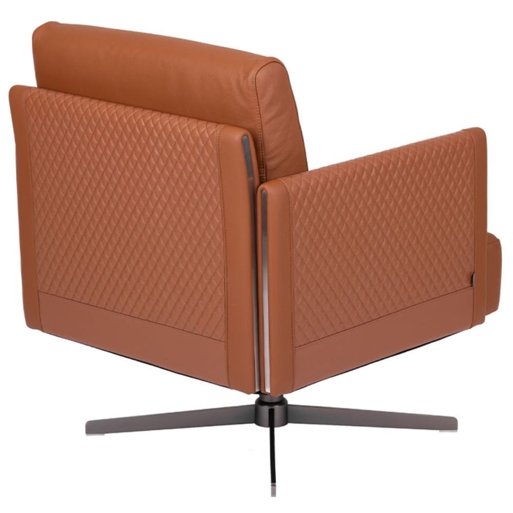 Sillón Bratti Enigma de una plaza tapizado en piel con base de titanio en cuatro puntas