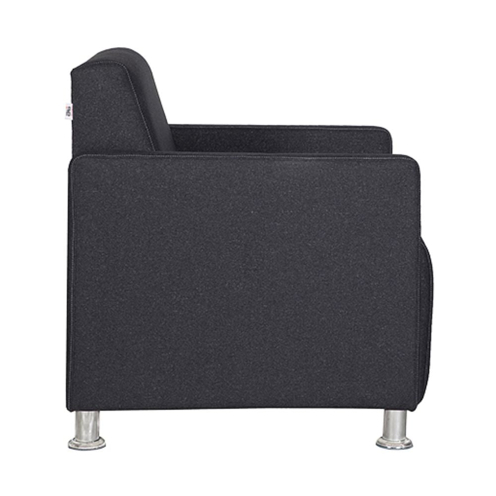 Sillón para lounge Albar Asturias CB de una plaza tapizado con brazos sobre patas cromadas