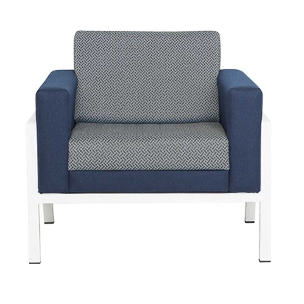 Sillón para lobby Albar Atenas de una plaza tapizado en hule espuma sobre base tubular cuadrada pintada