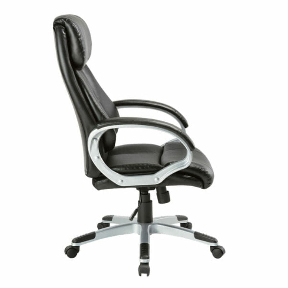 Silla de oficina directiva Ofik Milan negra de respaldo alto en PVC con brazos acolchados y base estrella