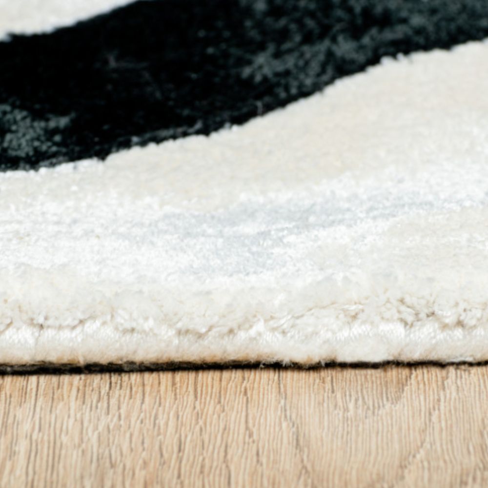 Tapete decorativo colección Gaya rectangular en viscosa y algodón marfil con negro de pelo corto