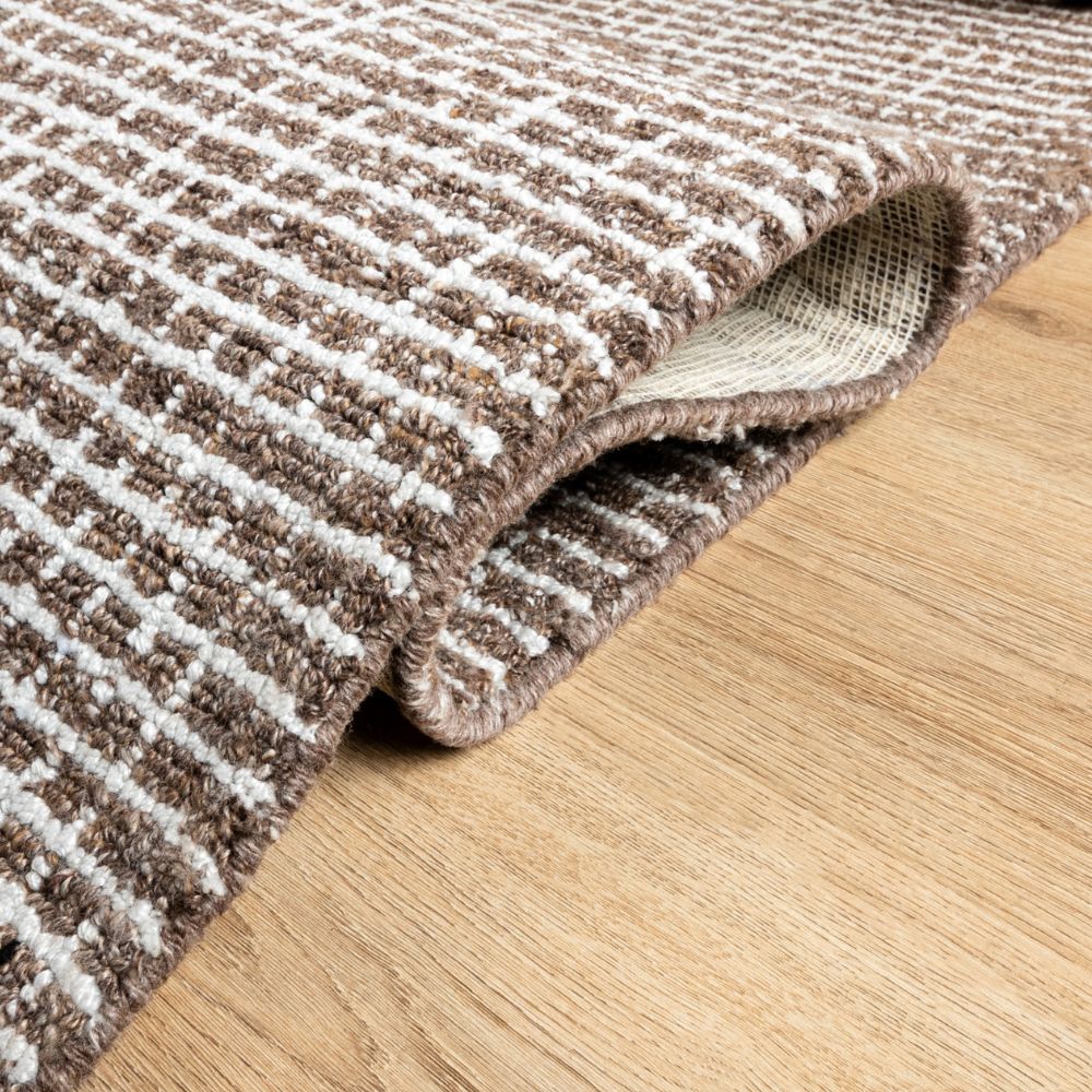 Tapete decorativo colección Myra rectangular en polietileno tabaco beige de pelo corto