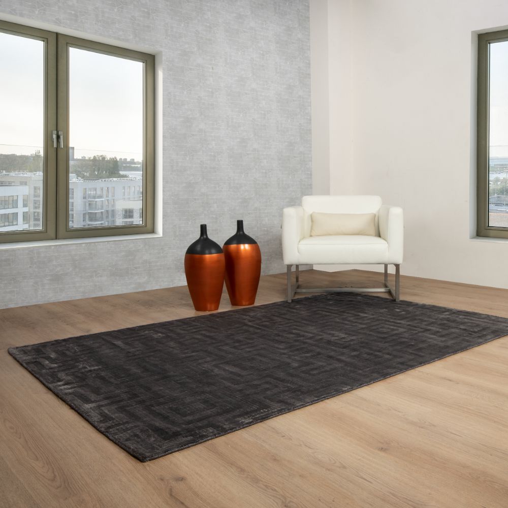 Tapete decorativo colección Raipur rectangular en viscosa y algodón gris obscuro de pelo corto