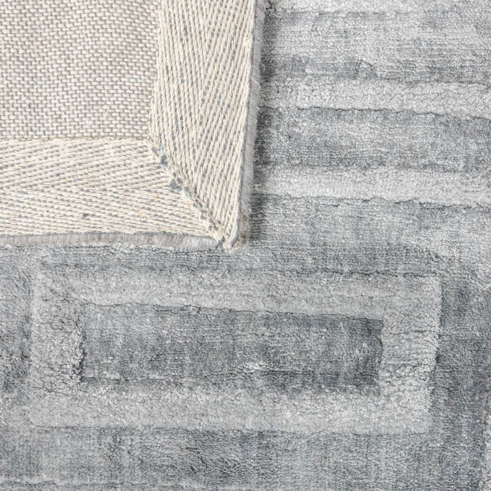 Tapete decorativo colección Raipur D3006 rectangular de viscosa y algodón pelo corto en color gris