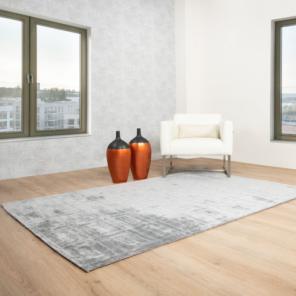 Tapete decorativo colección Raipur D3006 rectangular de viscosa y algodón pelo corto en color gris