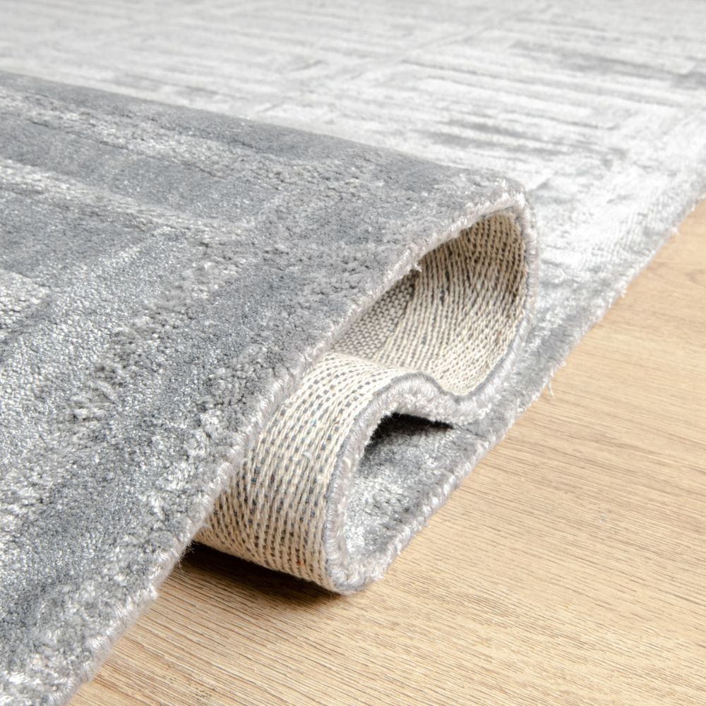 Tapete decorativo colección Raipur D3006 rectangular de viscosa y algodón pelo corto en color gris