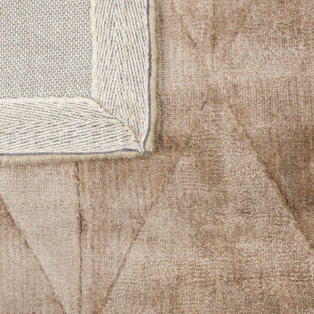 Tapete decorativo colección Raipur D3020 rectangular en viscosa y algodón color tabaco