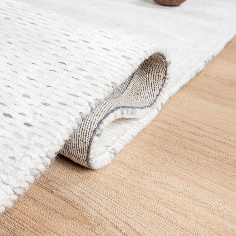 Tapete decorativo colección Thane N4001 rectangular de viscosa y lana en crema gris
