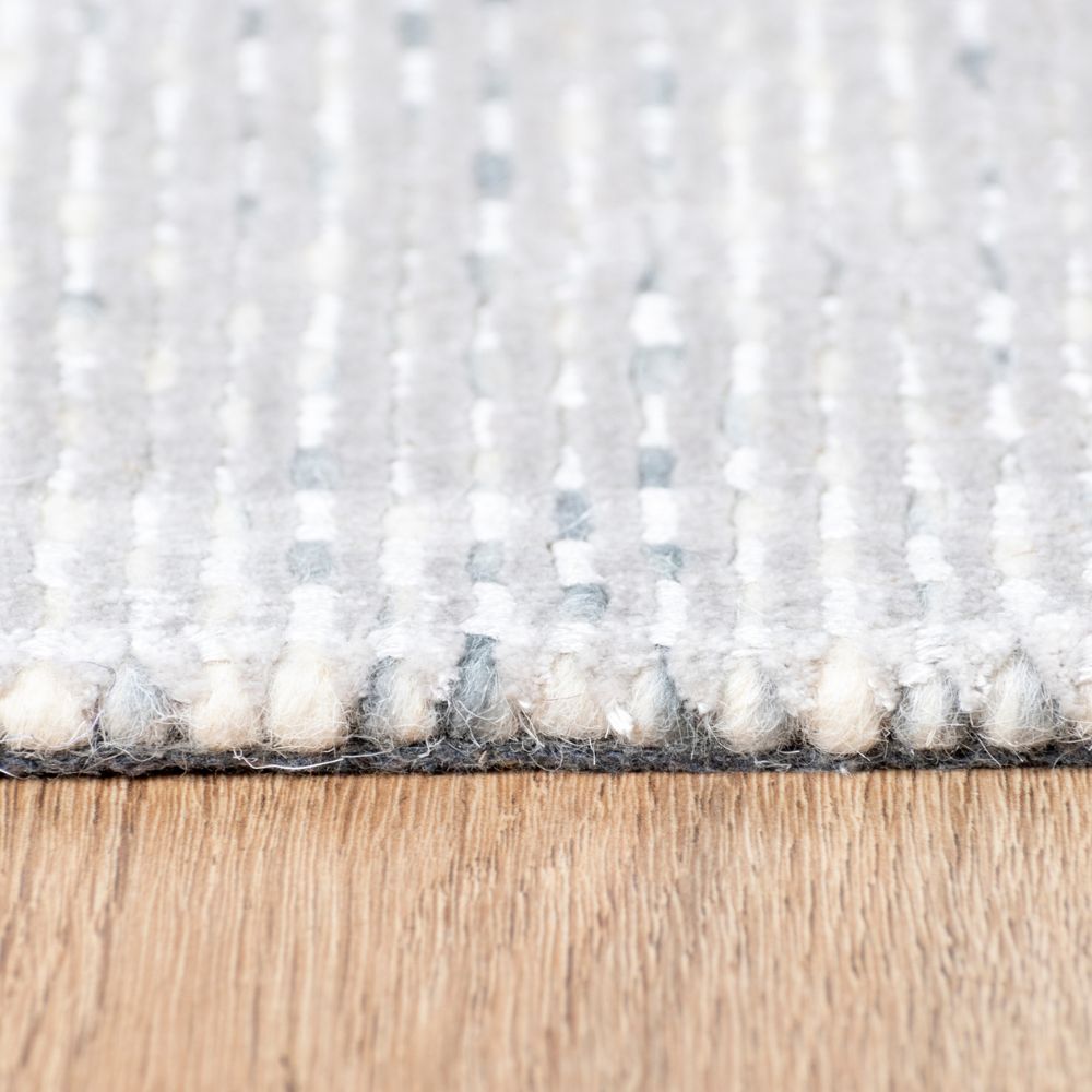 Tapete decorativo colección Thane N4003 rectangular de viscosa y lana pelo corto en tonos plata y gris