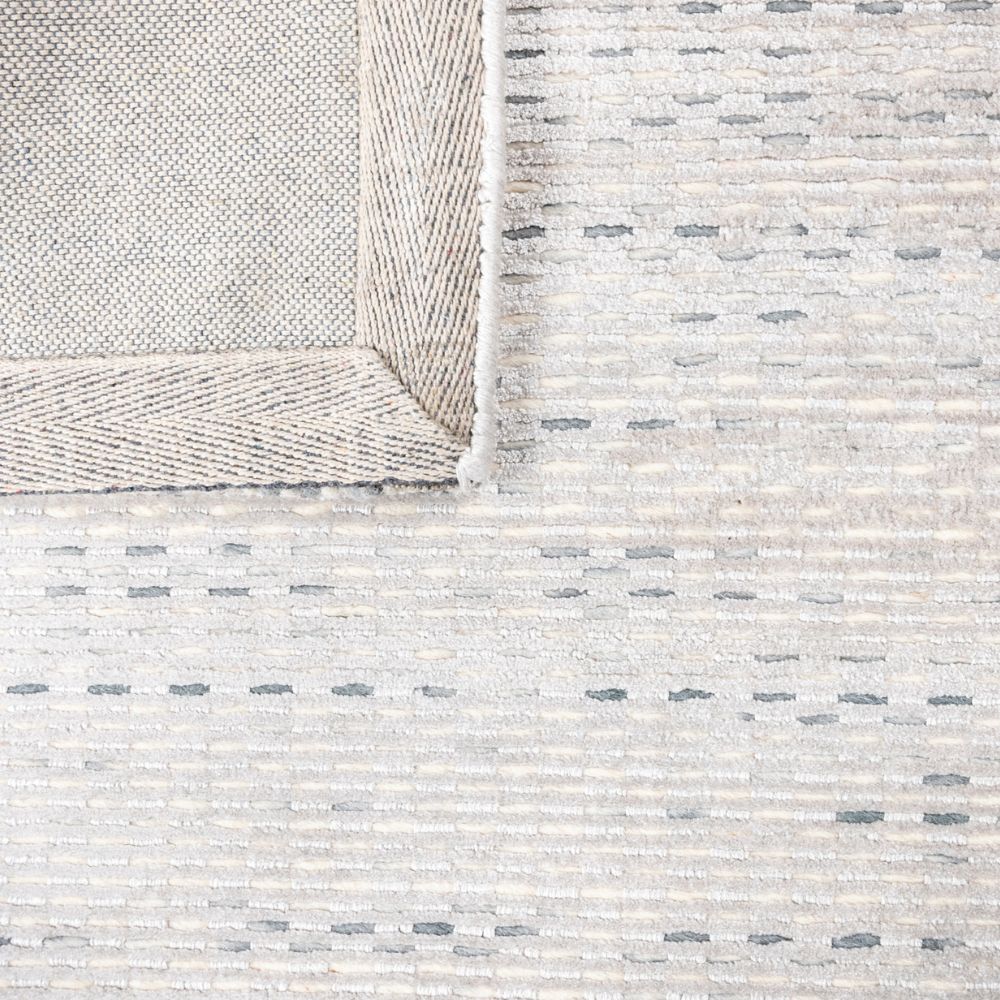 Tapete decorativo colección Thane N4003 rectangular de viscosa y lana pelo corto en tonos plata y gris