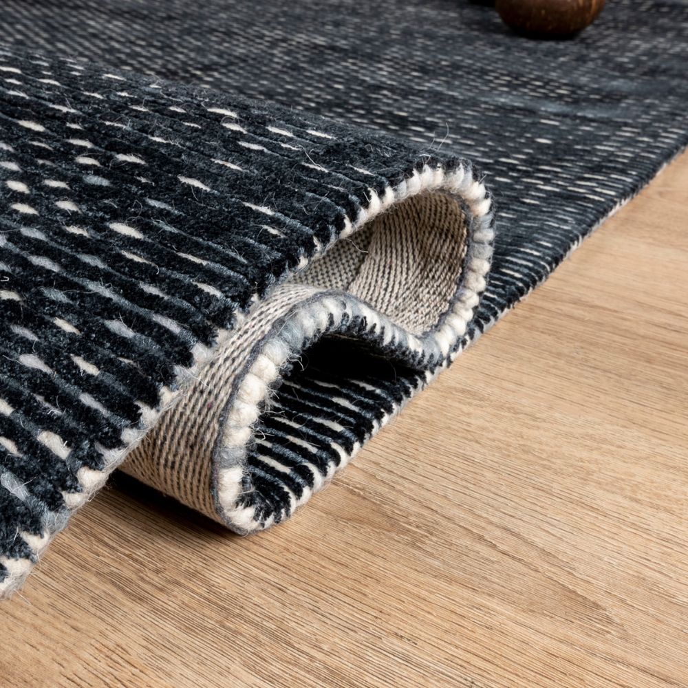 Tapete colección Thane N4005 rectangular de viscosa y lana en tono gris oscuro plata